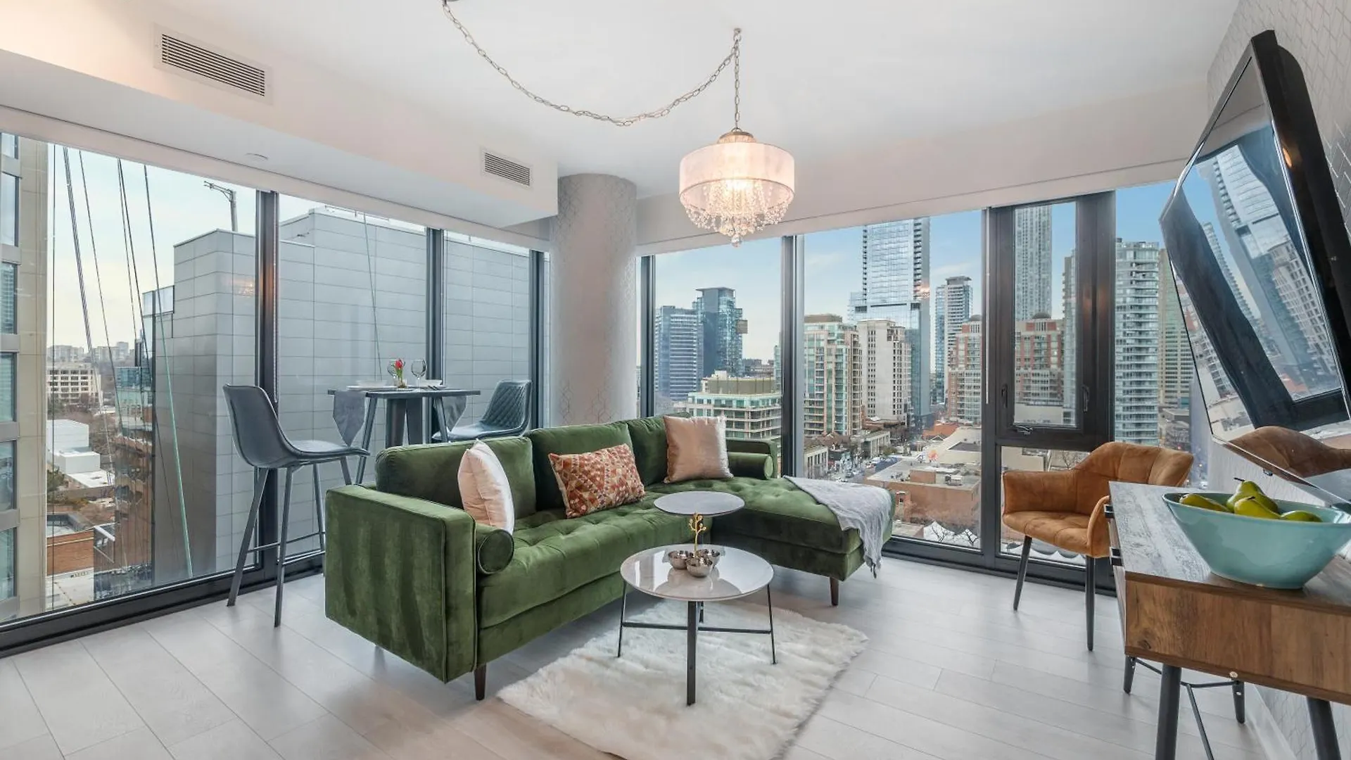 Designer One Bedroom Suite - Yorkville Toronto Apartment