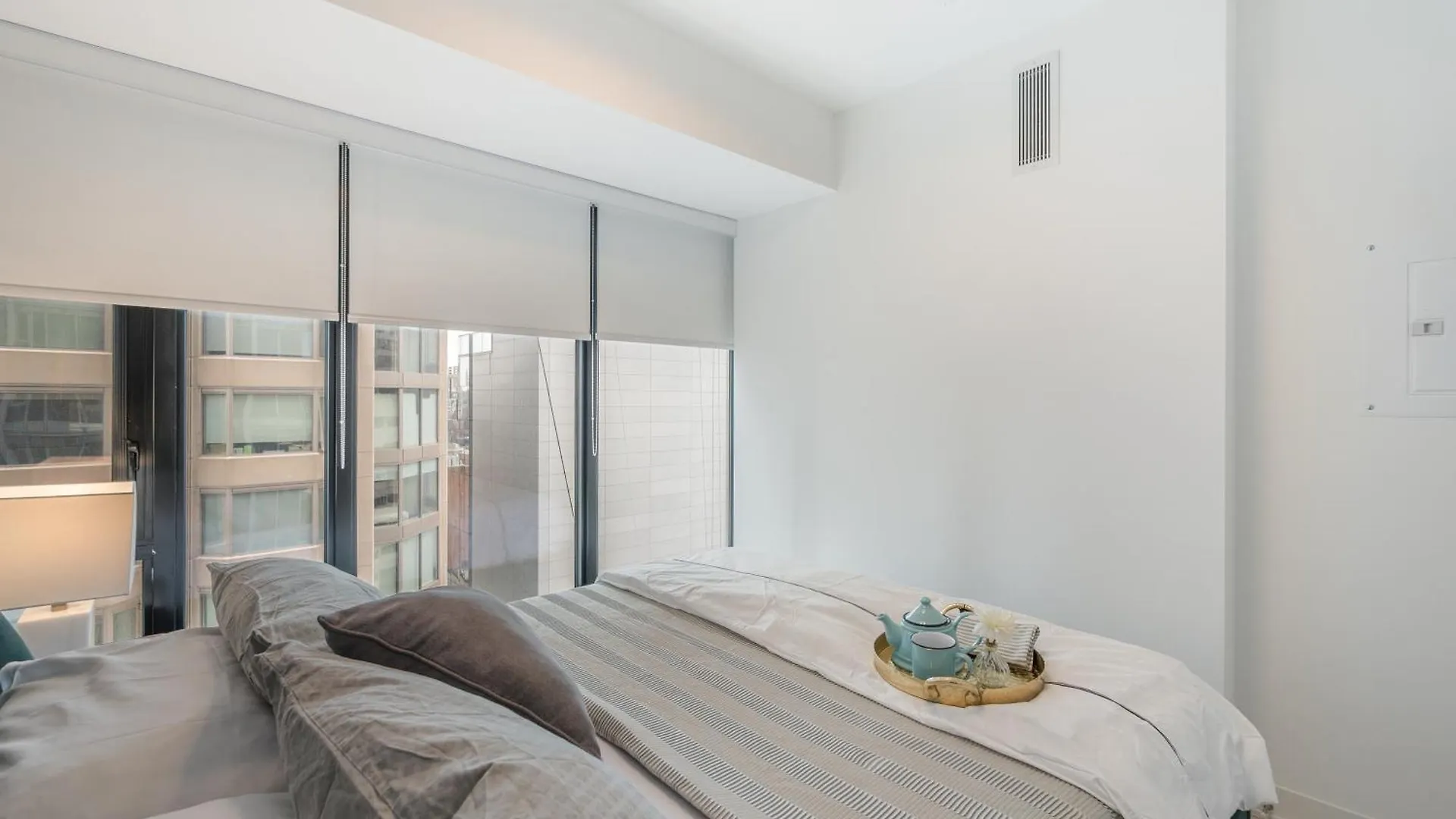 Apartment Designer One Bedroom Suite - Yorkville Toronto
