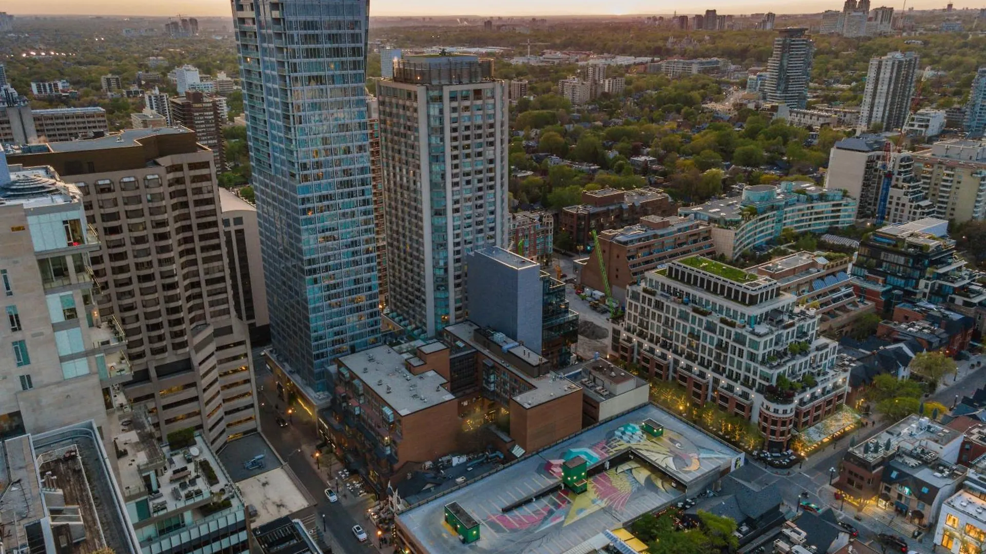 Apartment Designer One Bedroom Suite - Yorkville Toronto