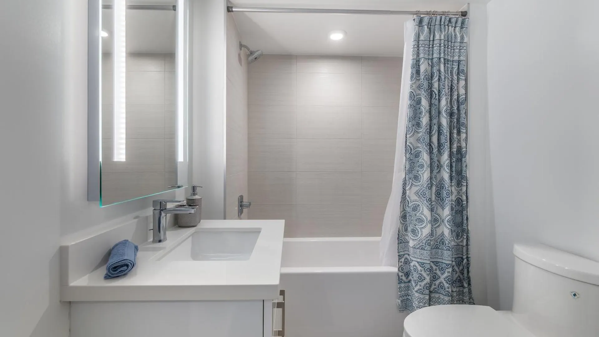 Apartment Designer One Bedroom Suite - Yorkville Toronto Canada