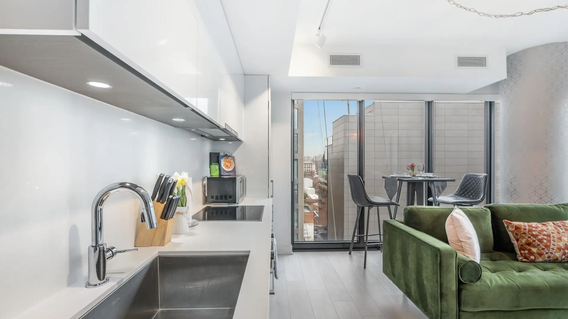Designer One Bedroom Suite - Yorkville Toronto 0*,  Canada