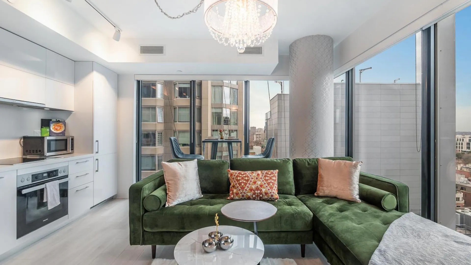 Apartment Designer One Bedroom Suite - Yorkville Toronto