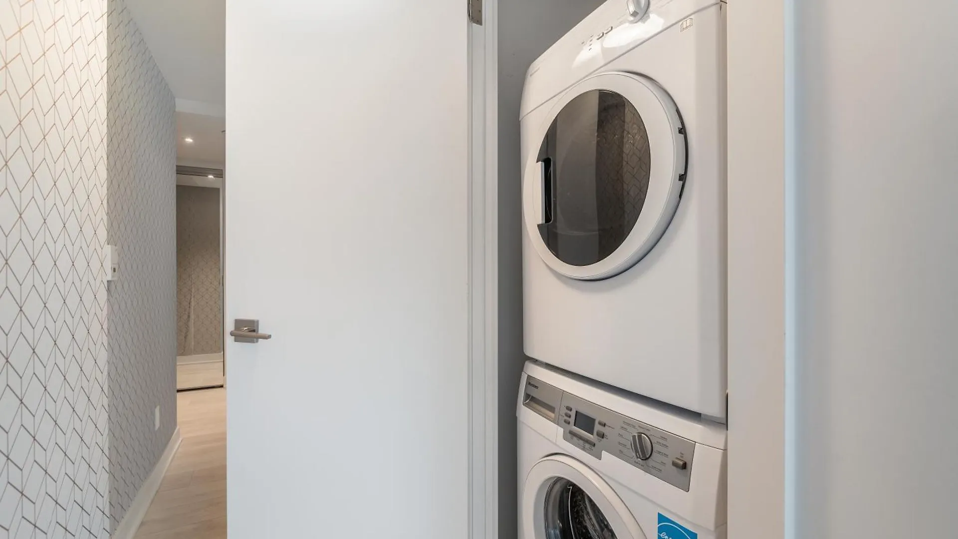 טורונטו Designer One Bedroom Suite - Yorkville